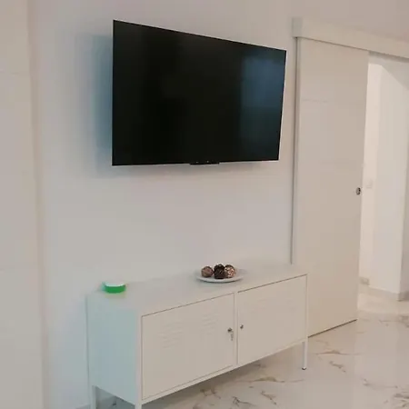Apartment Living 2 *