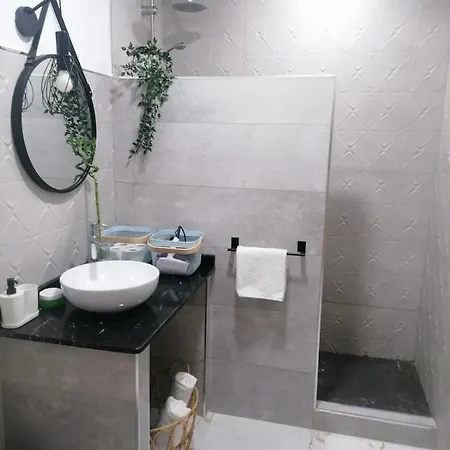 Living 2 Apartment *